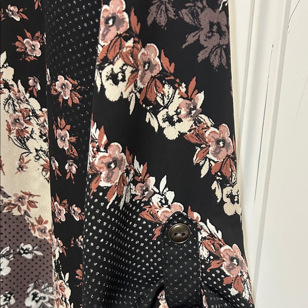 Floral Patterned Women's Top - Picture 9 of 9